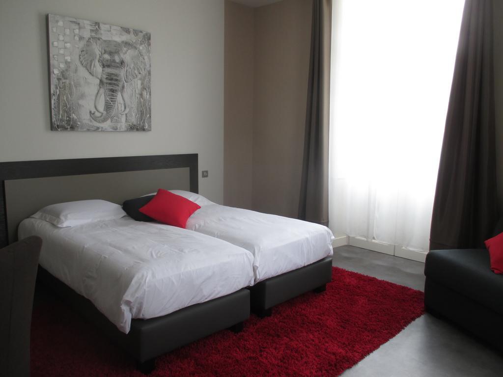 Hotel Le Saint Martin Sablé-sur-Sarthe الغرفة الصورة
